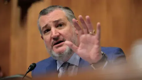 Lawmaker Cruz Likens American Broadcast Regulator to ‘Mafioso’ on Jimmy Kimmel Show